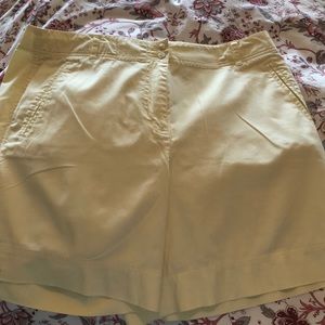 Tommy Bahama pale yellow 6” inseam women’s shorts